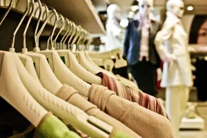 Trendy w modzie – jak je śledzić i wprowadzać do codziennego życia